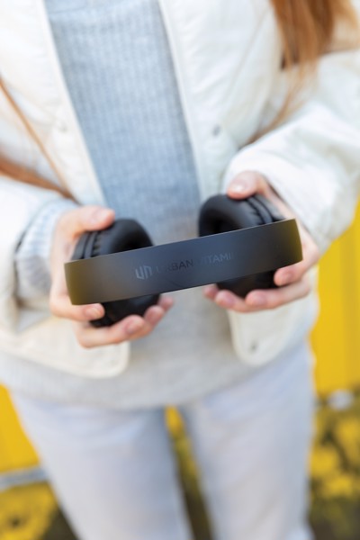 Urban Vitamin Belmont wireless headphone - Black