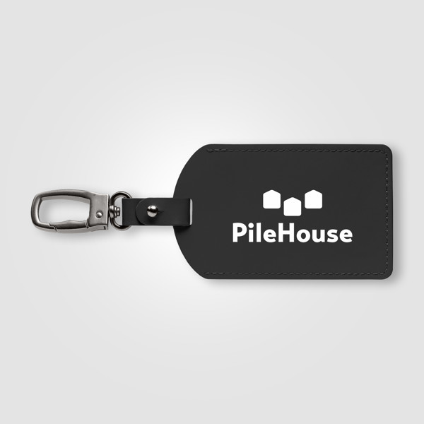 Étiquette de bagage Malmö en métal recyclé avec mousqueton – 6,5 × 17,5 cm - Noir / Sérigraphie