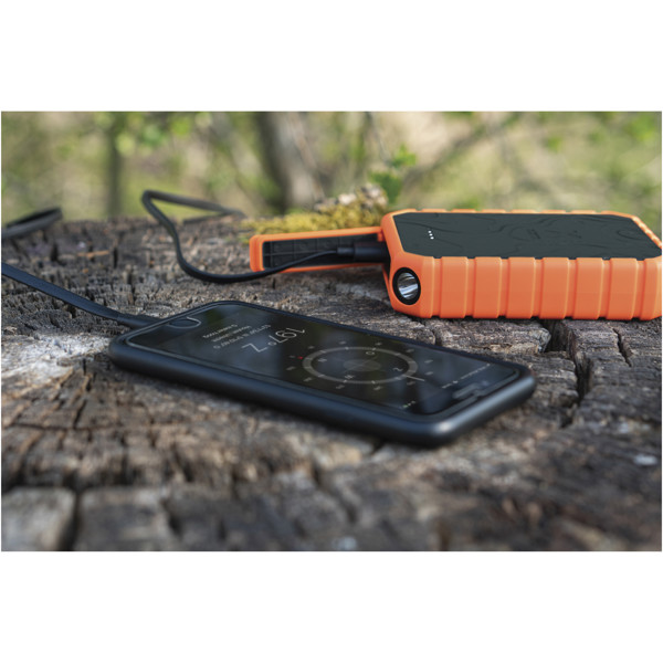 Xtorm XR201 Xtreme 20 W 10.000 mAh QC3.0 wasserdichte, robuste Powerbank mit Taschenlampe