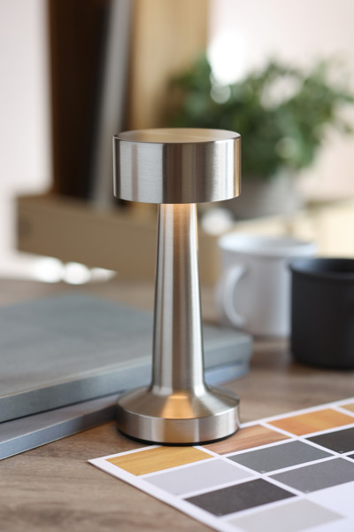 Iron table lamp 12 LED, 1200 mAh Li-Ion battery