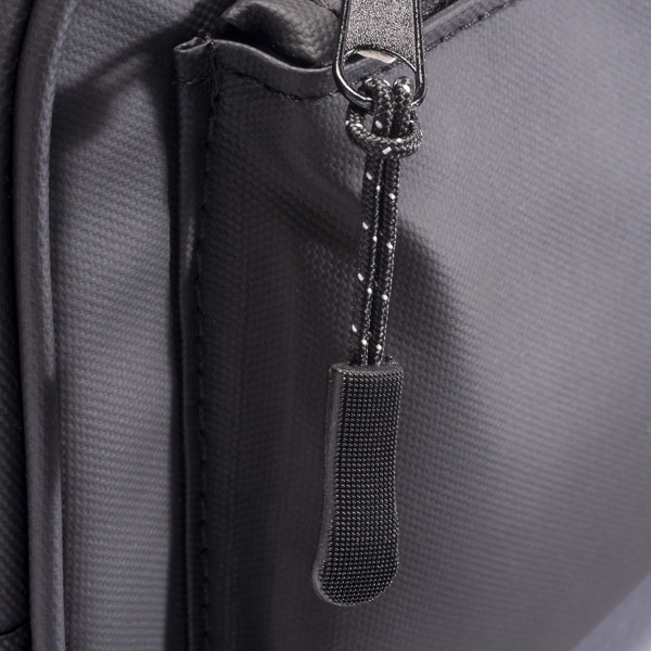 Marsupio In Poliestere Water Resistant. Tasca Frontale Con Cerniera E Cintura Regolabile