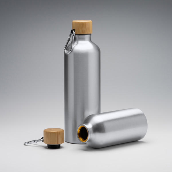 Personalised aluminium bottle 400 ml with bamboo lid and carabiner