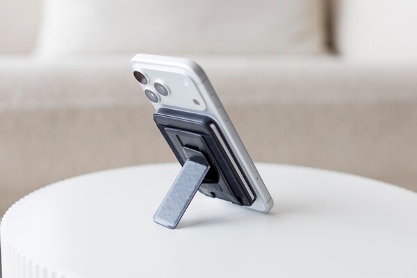 BrandCharger card holder Wally Stand Pro | Recycled