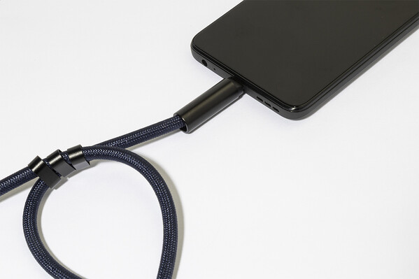 Bracelet pour téléphone portable en RPET 60 W CuffCharge - Bleu Foncé