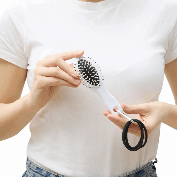 Travel Brush With Hair Ties Coiffeur