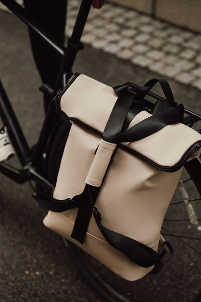 Vinga Baltimore bike bag, 17 inch laptop pocket - Greige
