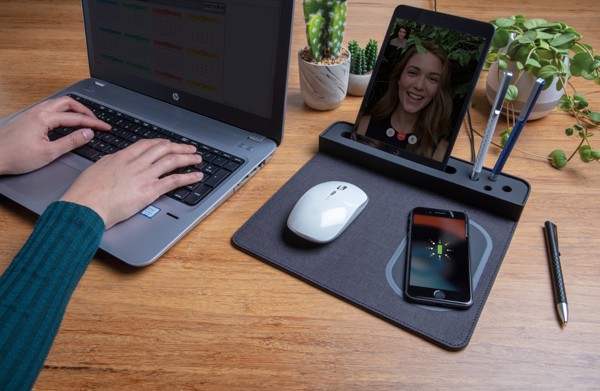 Air mousepad with 5W wireless charging and USB