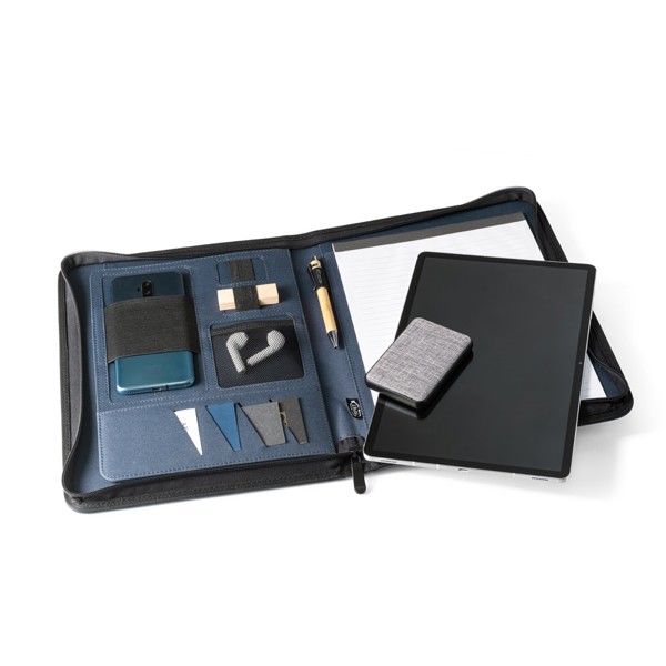 PS - EMERGE FOLDER. A4 folder in 100% rPET 300D with zipper