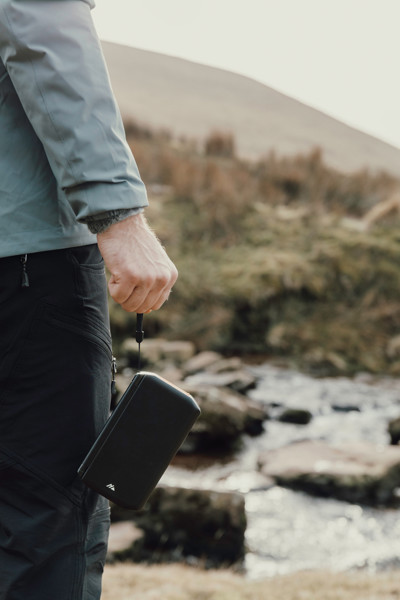 Nordic Drift Titan 10.000mAh solar powerbank with 3 panels