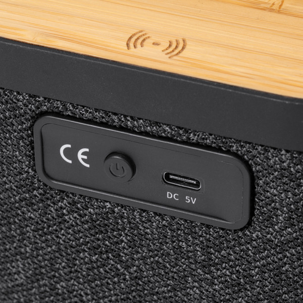 Altavoz inalámbrico personalizado de bambú y RPET con carga inalámbrica 15W